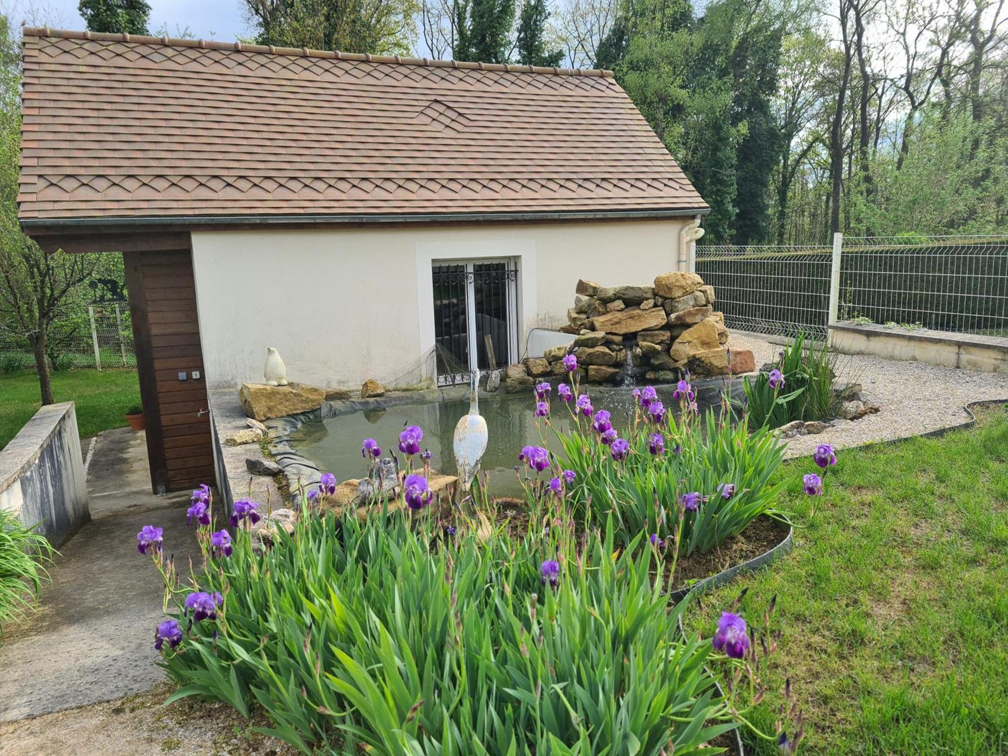 Chez Jaja Et Phiphi Apartment Bourg-et-Comin Exterior foto